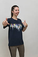 Topy, tričká, tielka - Unisex tmavomodré maľované tričko s abstraktným vzorom - 12957048_