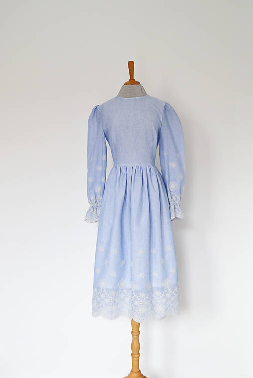 Bavlnené prúžkované šaty s riasenou sukňou s bordúrou 