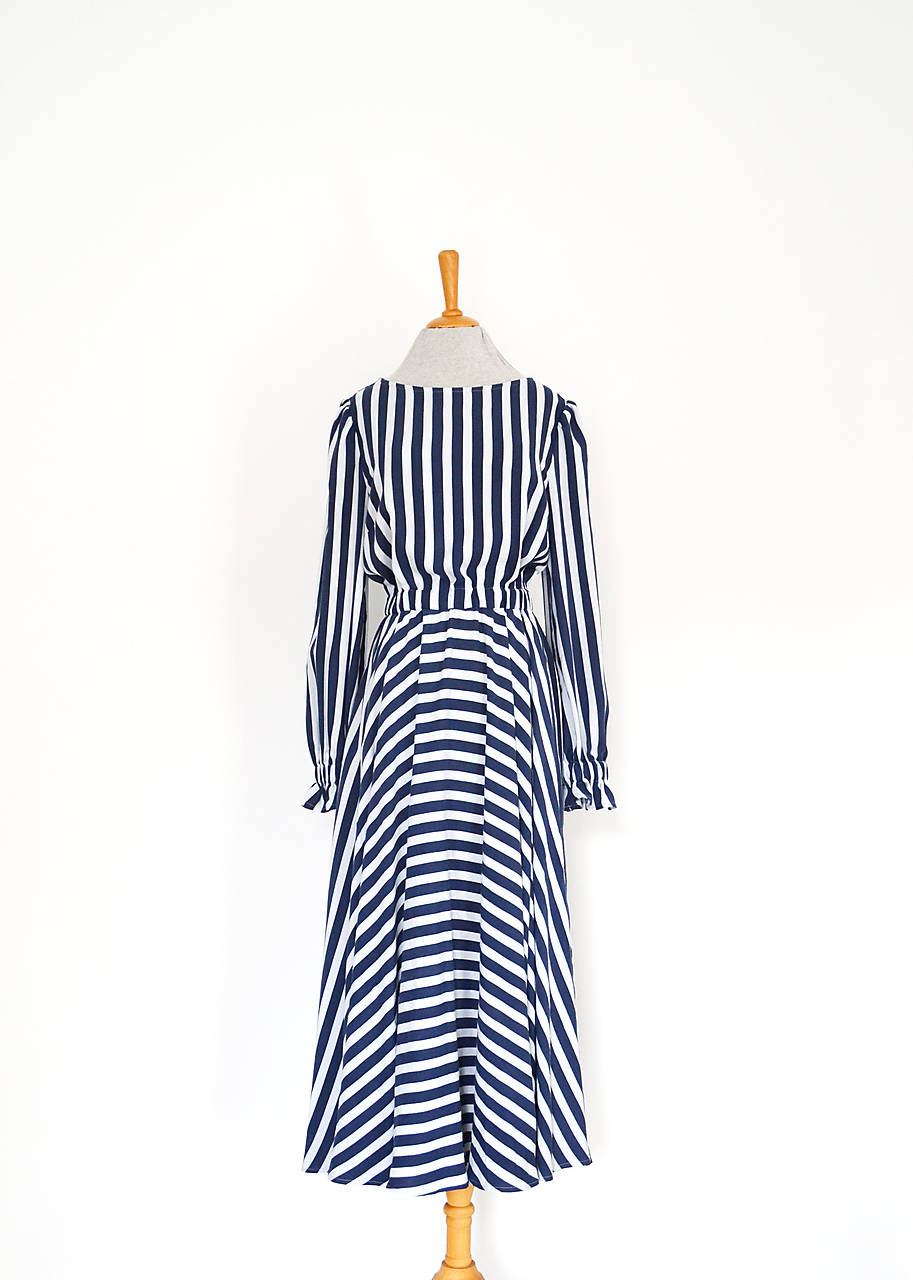 Viskózové prúžkované šaty s elastickým pásom 