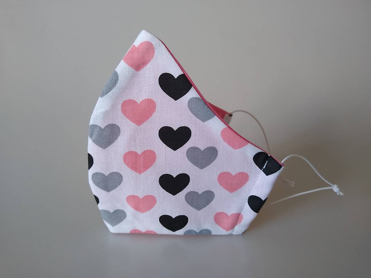Dizajnové rúško srdcia tvarované dvojvrstvové