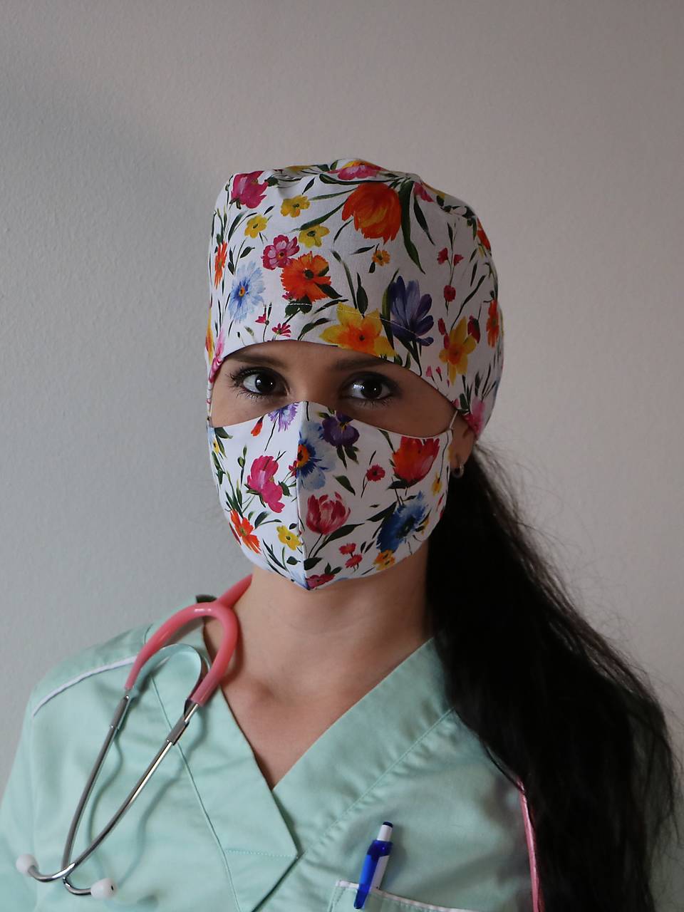 Dizajnová operačná / chirurgická čiapka kvety fresh