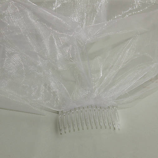 Závoj jednoduchý s hrebienkom na rozlúčlu so slobodou.