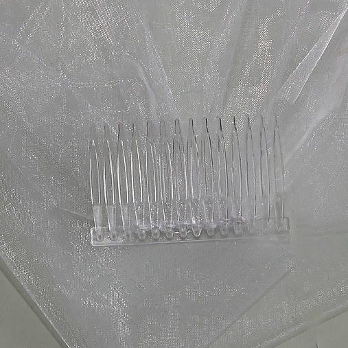 Závoj jednoduchý s hrebienkom na rozlúčlu so slobodou.