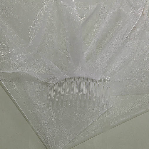 Závoj jednoduchý s hrebienkom na rozlúčlu so slobodou.