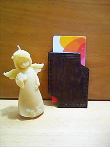 Peňaženky - Kožený obal na karty - hnedý, tieňovaný a zdobený linkami - 12990797_