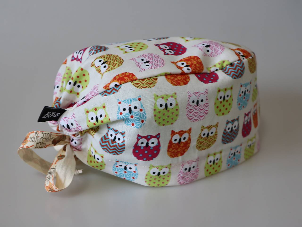 Dizajnová operačná / chirurgická čiapka sovy farebné