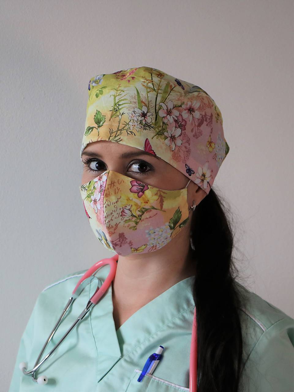 Dizajnová operačná / chirurgická čiapka motýle originál