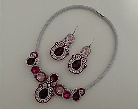 Náhrdelníky - Šujtášový náhrdelník (Ružová-bordová) - 13013445_