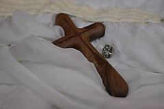 Dekorácie - Svadobný krížik z orechového dreva - 13024778_