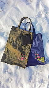 Nákupné tašky - Nákupná skladacia taška s výšivkou kvetov - 13025968_