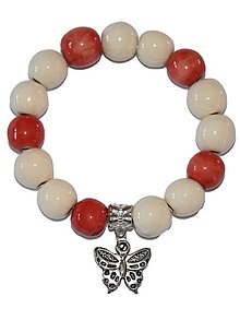 Náramky - Keramický náramok z červených a bielych korálok, prívesok motýľ - 13032314_