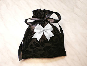 Úžitkový textil - Darčekové zamatové vrecúško čierné s mašličkou , kozmetický sáčok, vrecúško na šperky, - 13037266_
