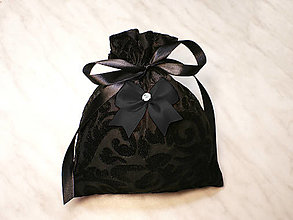 Úžitkový textil - Darčekové zamatové vrecúško čierné s mašličkou , kozmetický sáčok, vrecúško na šperky, - 13037280_