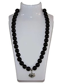 Náhrdelníky - Keramický náhrdelník, čierne korálky, prívesok lev - 13039356_