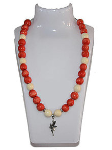 Náhrdelníky - Keramický náhrdelník, červené a biele korálky, prívesok víla - 13039682_