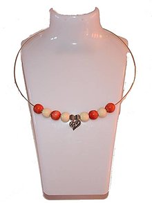 Náhrdelníky - Keramický náhrdelník, obručový, červené a biele korálky, prívesok srdce - 13041213_