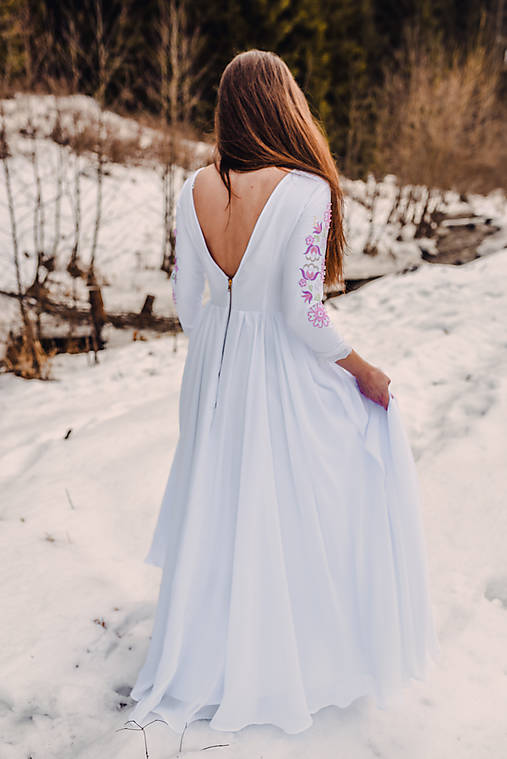 Svadobné šaty fialové kvety Vajnory