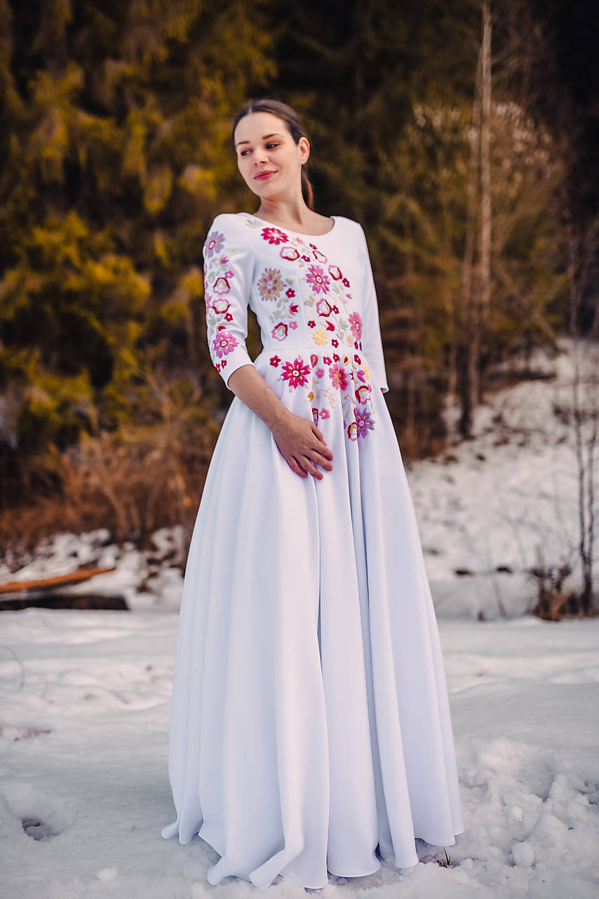 Svadobné šaty farebné kvety Vajnory