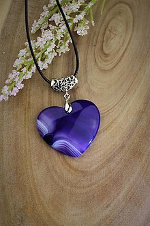Náhrdelníky - kamenné srdce achát - "fialka v kameni" - 13049047_