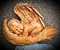 Dekorácie - Drevorezba Anjel Dieťa - 13055879_