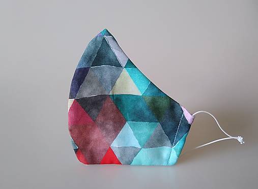 Dizajnové rúško trojuholníky tyrkys prémiová bavlna antibakteriálne s časticami striebra dvojvrstvové tvarované