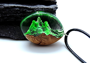 Náhrdelníky - Zelené hory - živicový náhrdelník - 13064748_