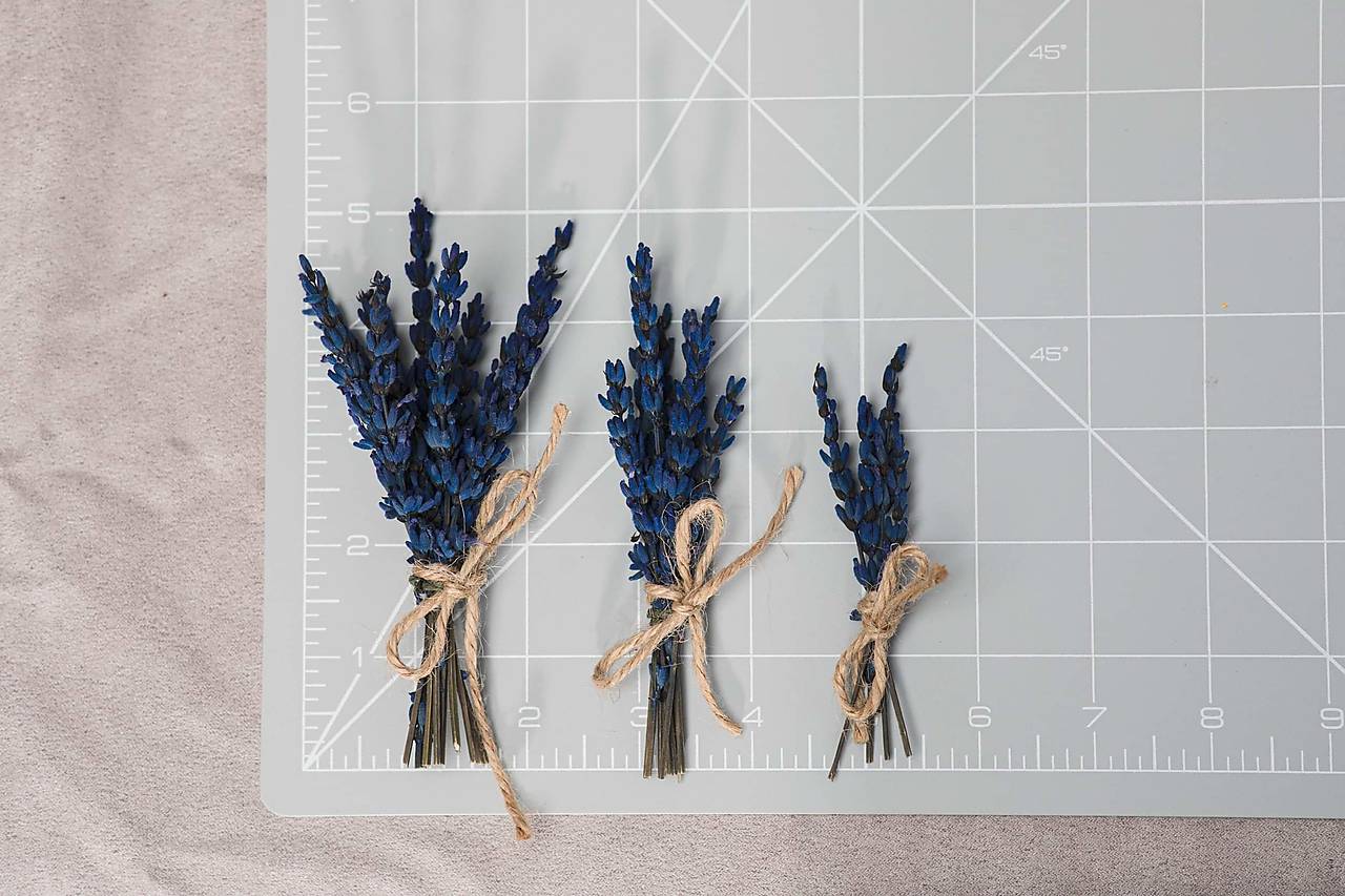 Svadobné pierka "bozky v poli levanduľovom"  (Pierko otec/svedok)