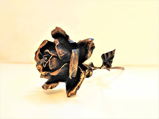 kovaná ruža - zlatá