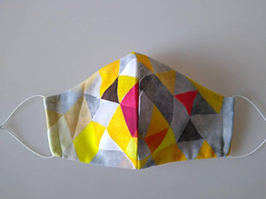 Rúška - Dizajnové rúško trojuholníky žlté prémiová bavlna antibakteriálne s časticami striebra dvojvrstvové tvarované - 13067277_