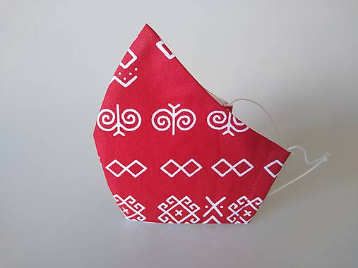 Dizajnové rúško Čičmany červené tvarované dvojvrstvové