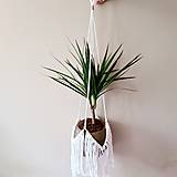 Dekorácie - Makramé závesný držiak na kvetináč so strapcami - 13081043_