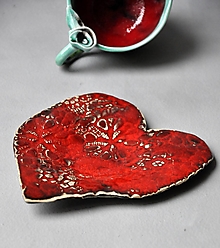 Príbory, varešky, pomôcky - tanierik srdce červené (L 15x15 cm vzor čipka) - 13086871_