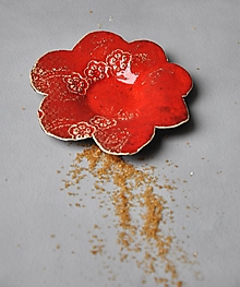 Príbory, varešky, pomôcky - tanierik kvet červený  (16-16,5 cm L vzor kvet) - 13087073_