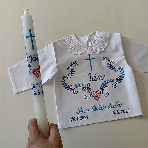 Krstná košieľka a svieca na krst ručne maľovaná modro-červená ľudovoladená s krížom