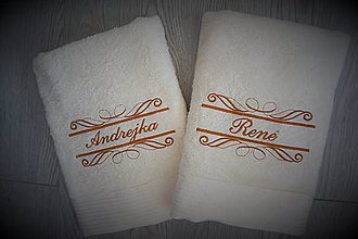 Úžitkový textil - Vyšívaná osuška s menom a ozdobným rámikom - 13107286_