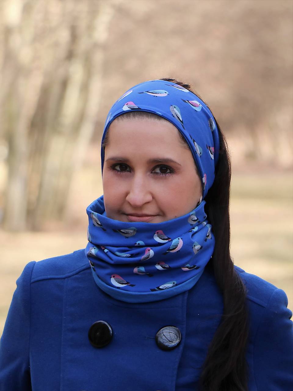 Úpletová čelenka vtáčatká na modrej