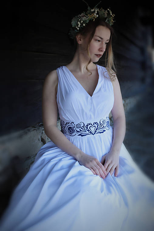 Svadobné šaty s maľovaným opaskom