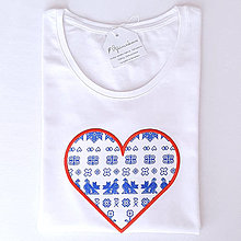 Topy, tričká, tielka - Tričko so srdiečkom s čičmanským vzorom  (Dámske tričko bez textu, svetlé srdce) - 13118438_