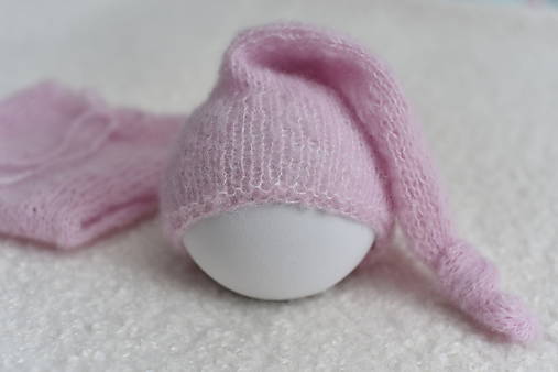 Newborn čiapočka s uzlíkom (sleepy hat) (Púdrovoružová 12)