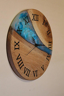 Hodiny - drevené epoxidové hodiny,dúhová modrá - 13117580_