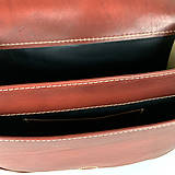 Kabelky - Kožená lovecká kabelka v bordovej farbe, ručne tieňovaná, skrytý magnet - 13125617_