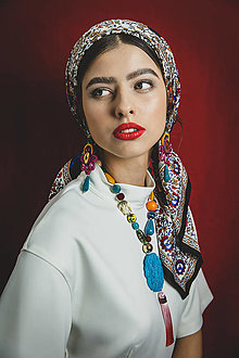 Náhrdelníky - Farebný korálkový náhrdelník Frida so strapcom - 13151135_