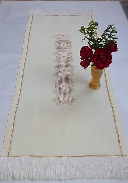 Úžitkový textil - Ručne vyšívaná dečka "Výrez" V2 obdĺžnik 100 x 40 cm - 13148675_