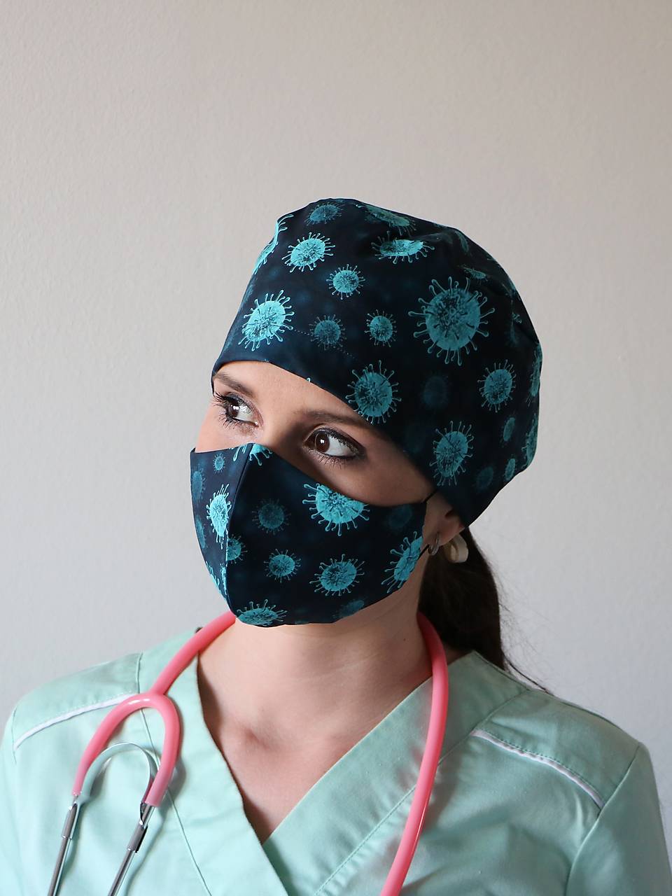 Dizajnová operačná / chirurgická čiapka vírus