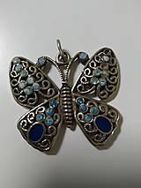 Náhrdelníky - Kovový prívesok - modrý motýľ - 13153635_