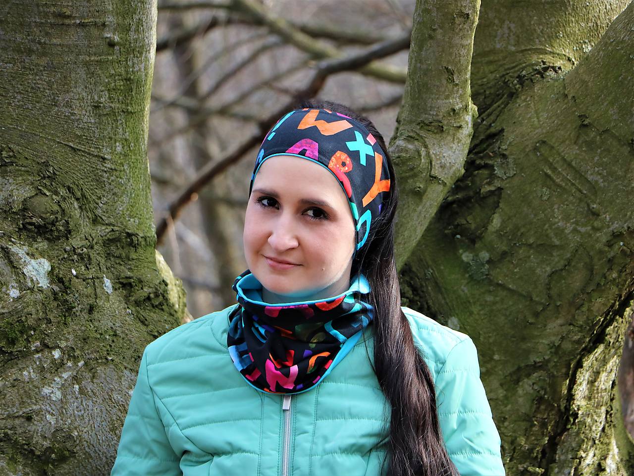 Úpletová čelenka písmená