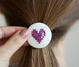 Ozdoby do vlasov - Gumička do vlasov ručná Vyšivka srdce (fialove srdce - detska gumicka) - 13165604_