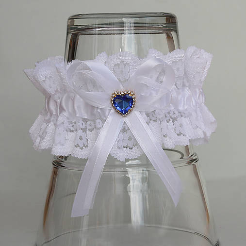 Spodná bielizeň - Biely čipkovaný podväzok s modrým srdiečkom - 13161788_