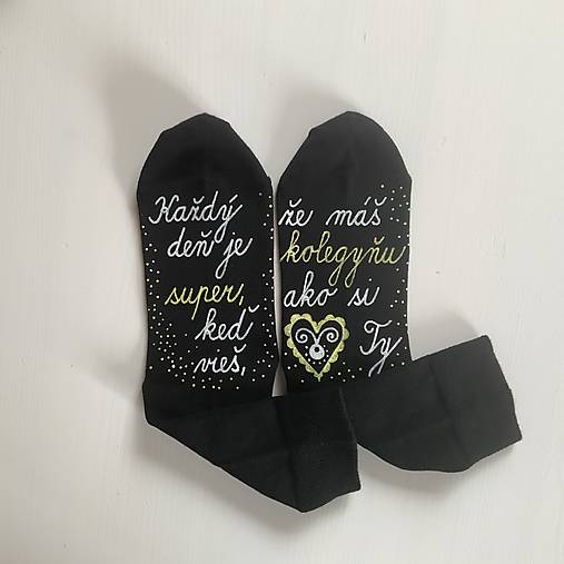 Maľované ponožky pre super KOLEGYŇU (čierne)