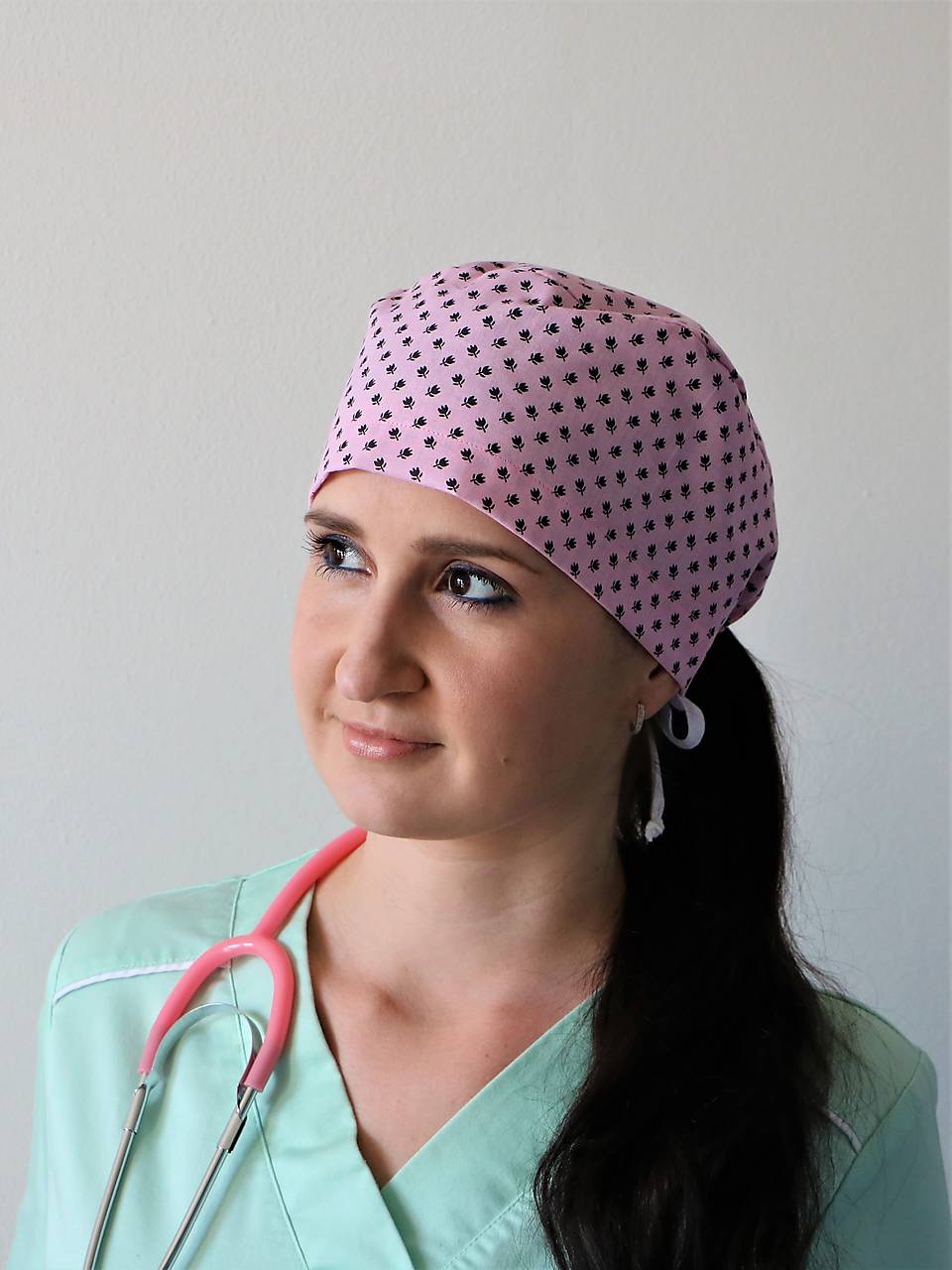 Dizajnová operačná / chirurgická čiapka tulipániky ružové